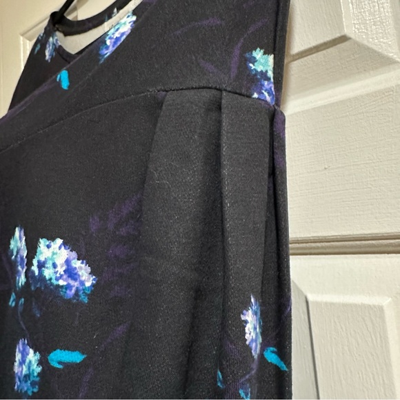 New Liz Claiborne Black with Blue Floral Drop Puff Sleeve Top Size XXL - Picture 6 of 9